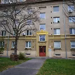 Spacious For Teams & Families With Balcony, Fast Wifi Near Center * Bratislava