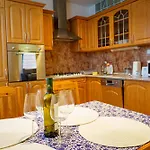Spacious For Teams & Families With Balcony, Fast Wifi Near Center Апартаменти *