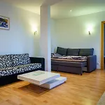 Апартаменти Spacious For Teams & Families With Balcony, Fast Wifi Near Center Братислава