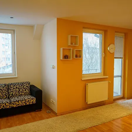 Spacious For Teams & Families With Balcony, Fast Wifi Near Center 아파트