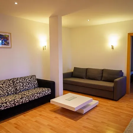 Spacious 2br For Teams & Families With Balcony, Fast Wifi Near Center