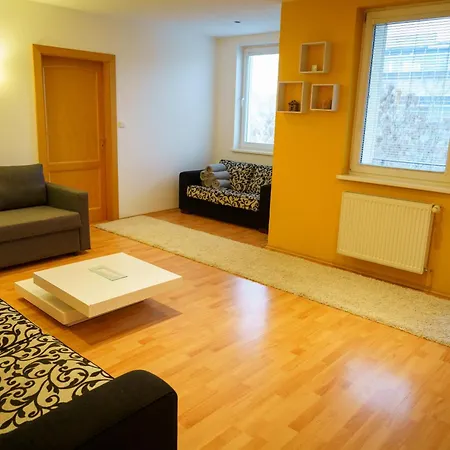 Spacious For Teams & Families With Balcony, Fast Wifi Near Center * Братислава