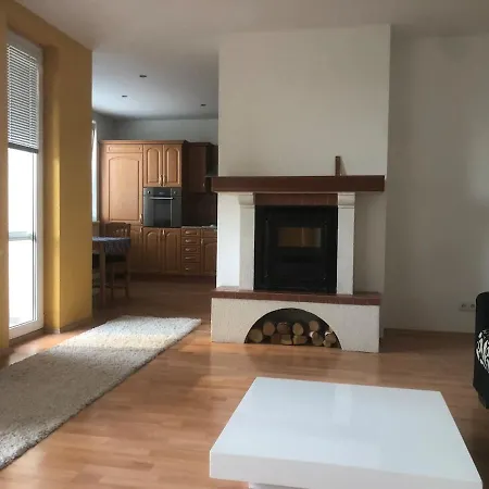 Appartamento Spacious With A Fireplace In The Bratislava