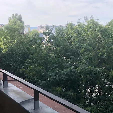 Apartmán Spacious For Teams & Families With Balcony, Fast Wifi Near Center