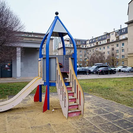 아파트 Spacious For Teams & Families With Balcony, Fast Wifi Near Center *