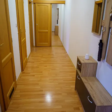 Apartmán Spacious For Teams & Families With Balcony, Fast Wifi Near Center