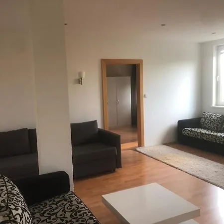 Spacious For Teams & Families With Balcony, Fast Wifi Near Center Apartmán Bratislava