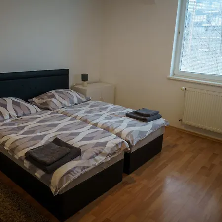 Spacious For Teams & Families With Balcony, Fast Wifi Near Center 아파트 브라티슬라바