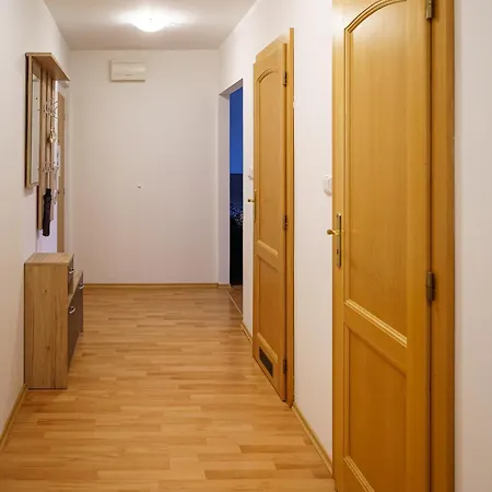 Apartmán Spacious For Teams & Families With Balcony, Fast Wifi Near Center