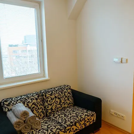 Spacious For Teams & Families With Balcony, Fast Wifi Near Center 아파트 브라티슬라바