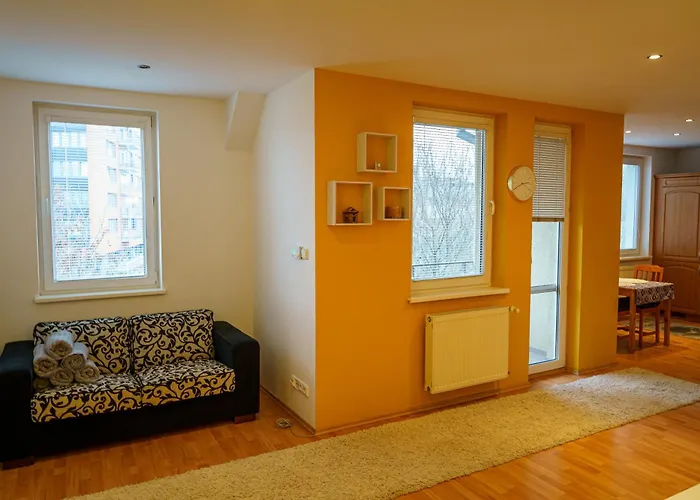 Spacious 2br For Teams & Families With Balcony, Fast Wifi Near Center Apartment