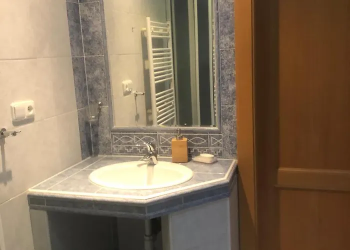 Spacious 2br For Teams & Families With Balcony, Fast Wifi Near Center 布拉迪斯拉发