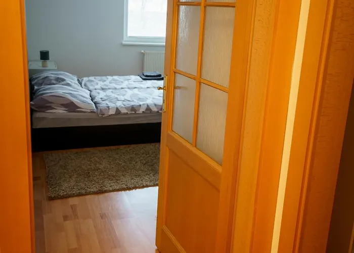 Spacious 2br For Teams & Families With Balcony, Fast Wifi Near Center 布拉迪斯拉发