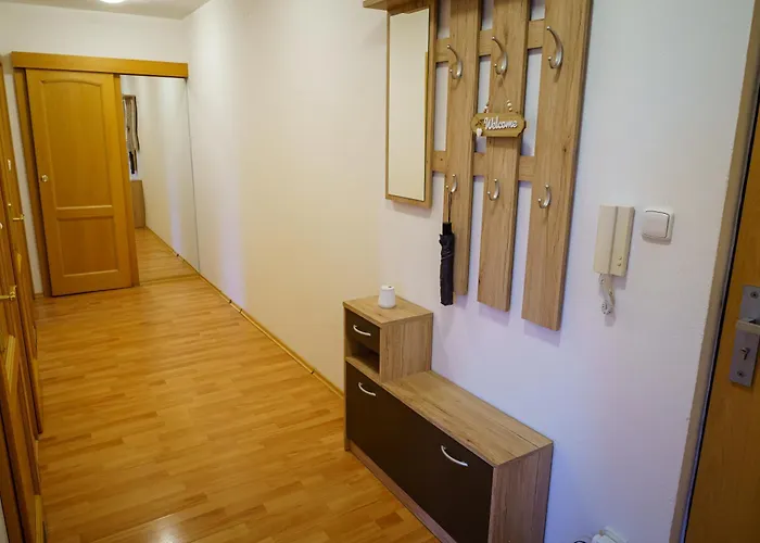 Spacious 2br For Teams & Families With Balcony, Fast Wifi Near Center Apartment