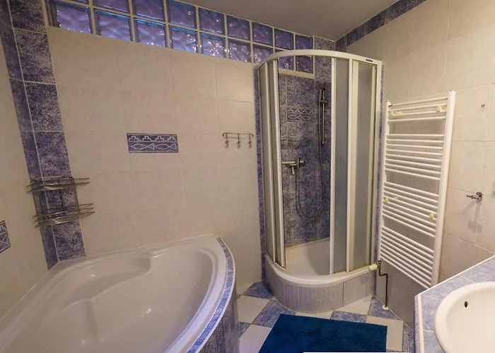 Apartment Spacious 2br For Teams & Families With Balcony, Fast Wifi Near Center *