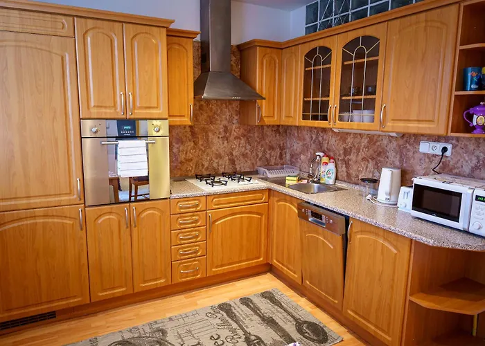 Spacious 2br For Teams & Families With Balcony, Fast Wifi Near Center Bratislava