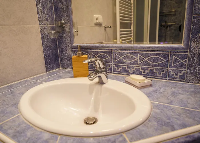 Spacious 2br For Teams & Families With Balcony, Fast Wifi Near Center * 布拉迪斯拉发