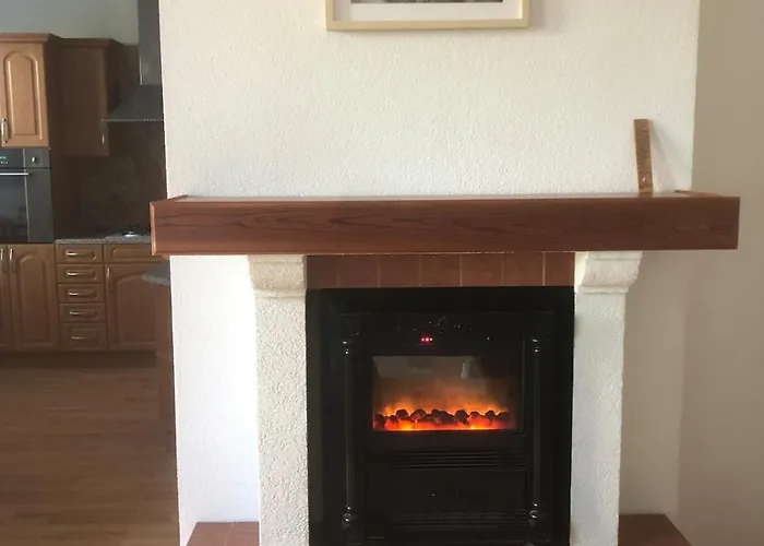 Spacious 2br For Teams & Families With Balcony, Fast Wifi Near Center