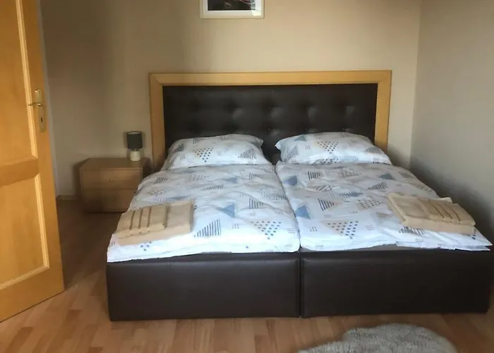 Spacious 2br For Teams & Families With Balcony, Fast Wifi Near Center 公寓