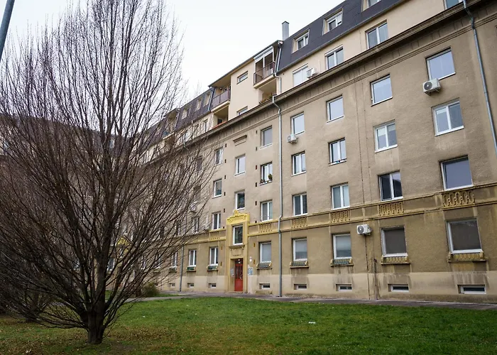 Spacious 2br For Teams & Families With Balcony, Fast Wifi Near Center Bratislava