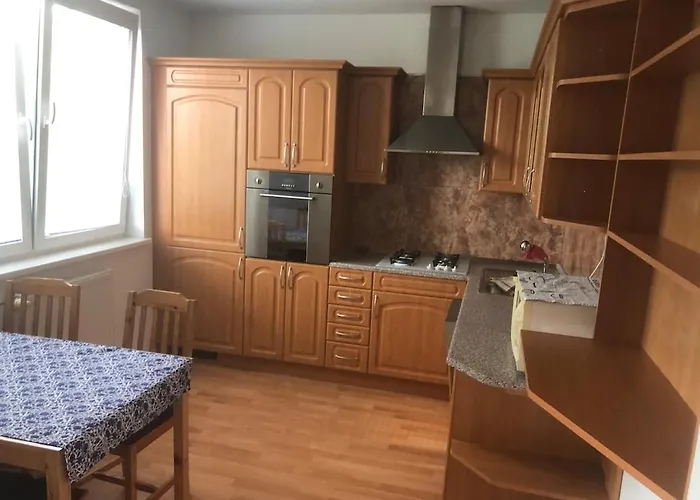 Apartment Spacious 2br For Teams & Families With Balcony, Fast Wifi Near Center Bratislava