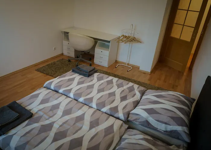 Spacious 2br For Teams & Families With Balcony, Fast Wifi Near Center Bratislava