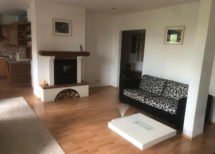 Spacious 2br For Teams & Families With Balcony, Fast Wifi Near Center