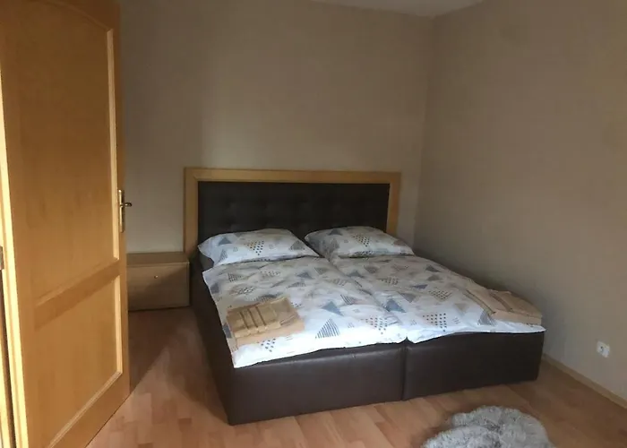 Spacious 2br For Teams & Families With Balcony, Fast Wifi Near Center