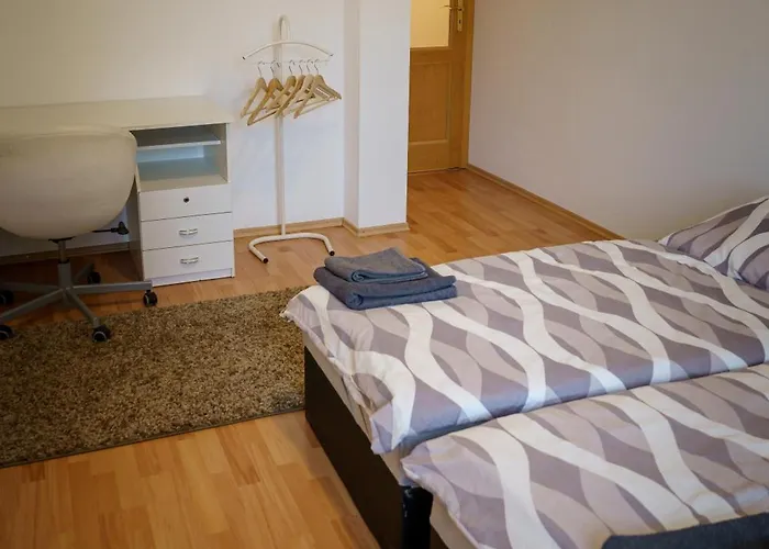 公寓 Spacious 2br For Teams & Families With Balcony, Fast Wifi Near Center *