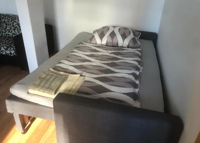 Spacious 2br For Teams & Families With Balcony, Fast Wifi Near Center