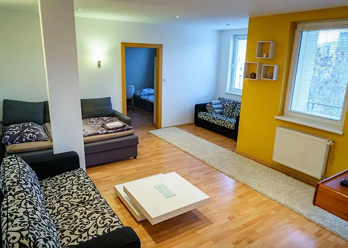 Spacious With A Fireplace In The