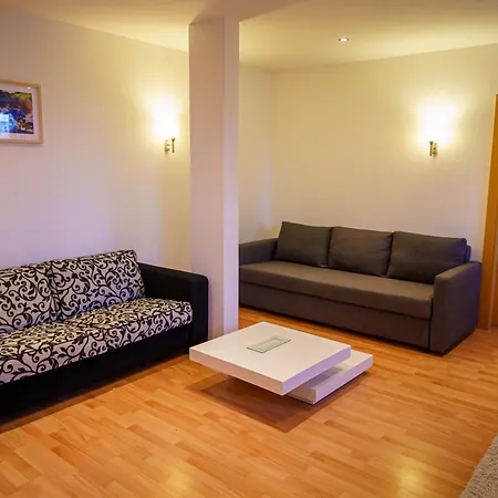 Spacious With A Fireplace In The