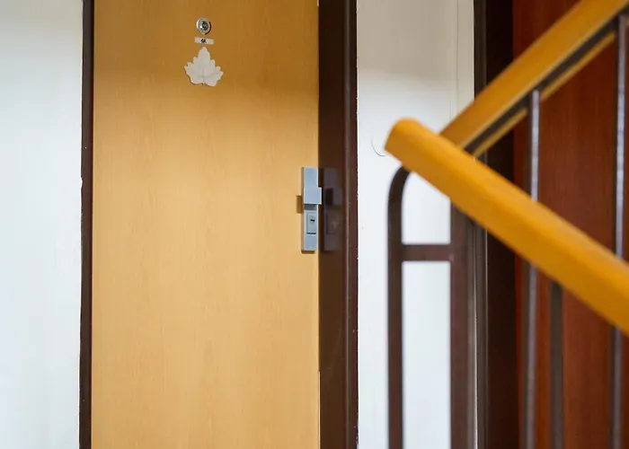 Spacious For Teams & Families With Balcony, Fast Wifi Near Center *