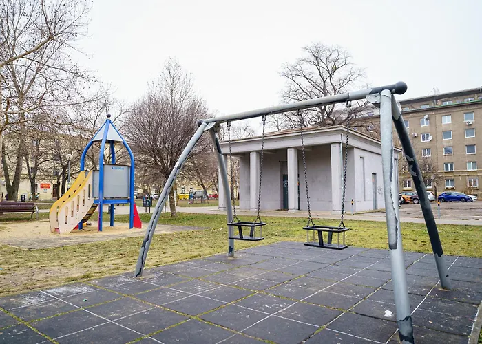 Spacious With A Fireplace In The * براتسيلافا