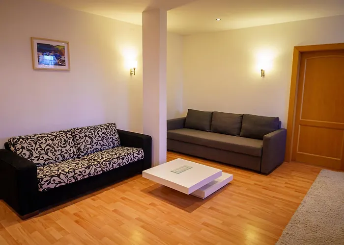 Spacious With A Fireplace In The