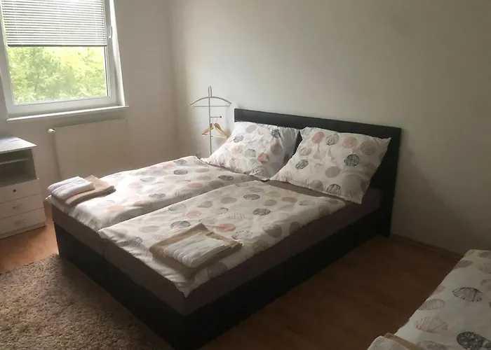 Spacious For Teams & Families With Balcony, Fast Wifi Near Center