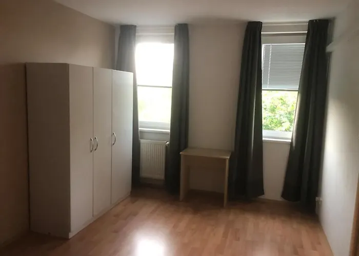 Spacious For Teams & Families With Balcony, Fast Wifi Near Center شقة براتسيلافا