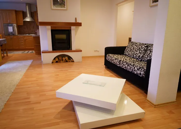 شقة Spacious For Teams & Families With Balcony, Fast Wifi Near Center *