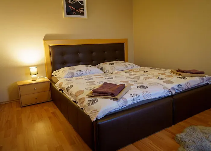 Spacious For Teams & Families With Balcony, Fast Wifi Near Center شقة براتسيلافا