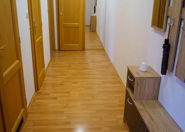 شقة Spacious With A Fireplace In The