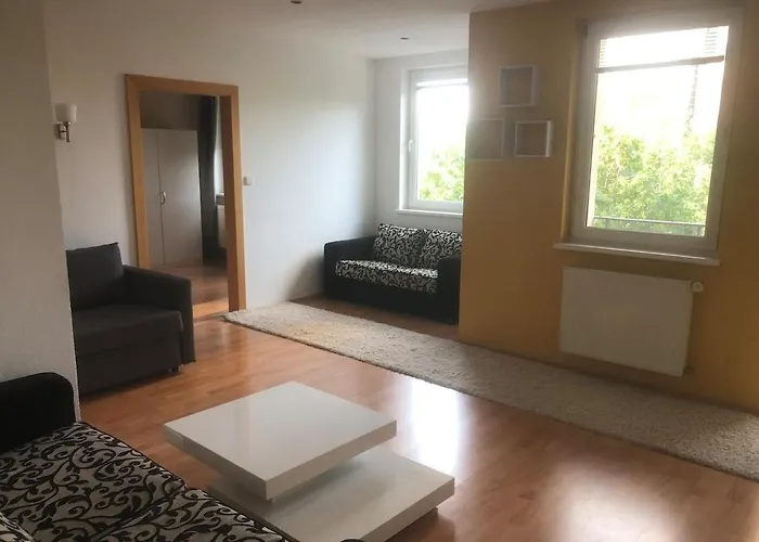 Spacious For Teams & Families With Balcony, Fast Wifi Near Center