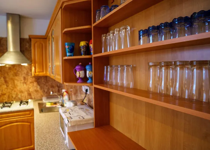 Spacious For Teams & Families With Balcony, Fast Wifi Near Center * براتسيلافا