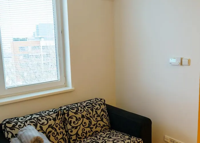 Spacious For Teams & Families With Balcony, Fast Wifi Near Center شقة براتسيلافا